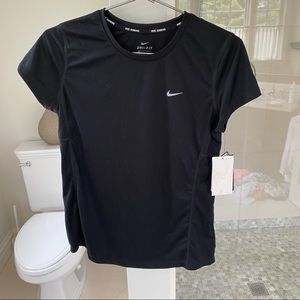 Black Nike short sleeve tee